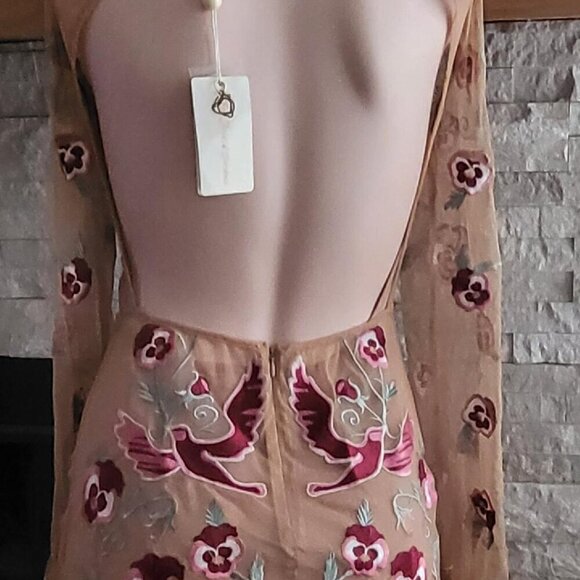 Dove Embroidery Mimi Dress. Price Is Firm or Best Offer. - Picture 5 of 6